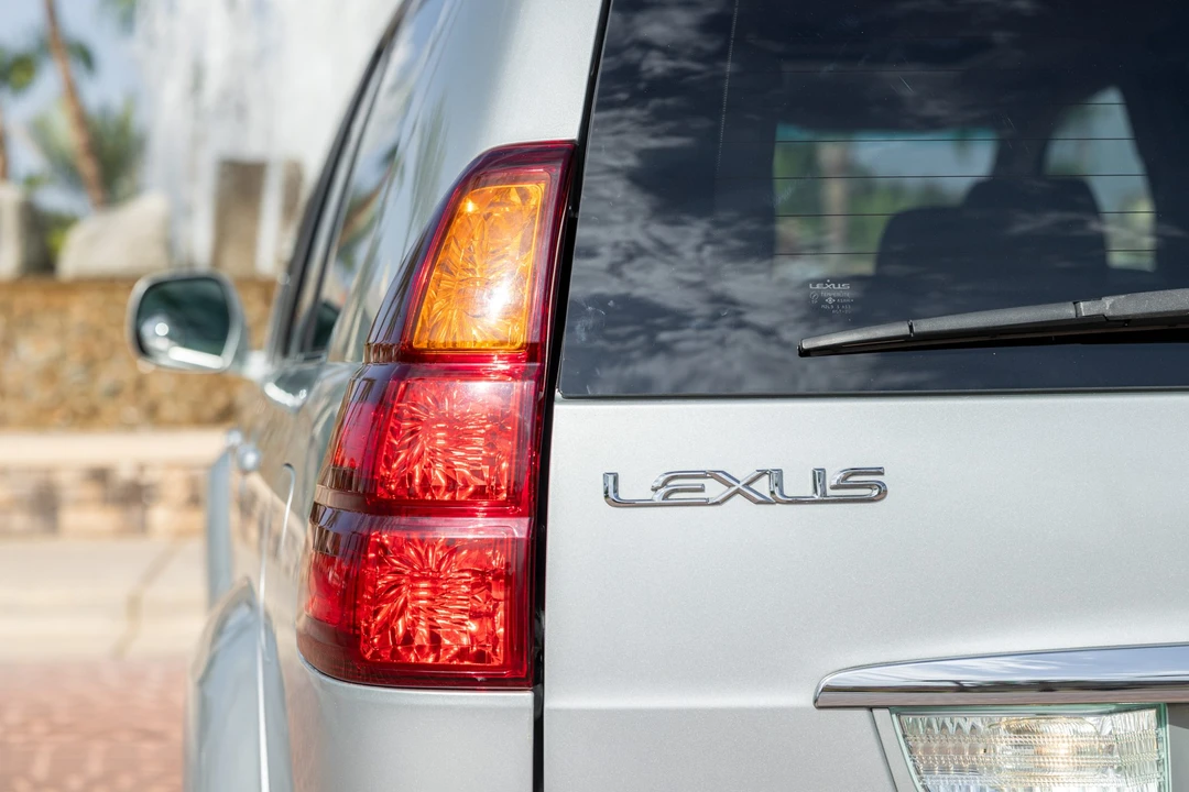 2004 Lexus GX 1st Gen - Image 12 of 31
