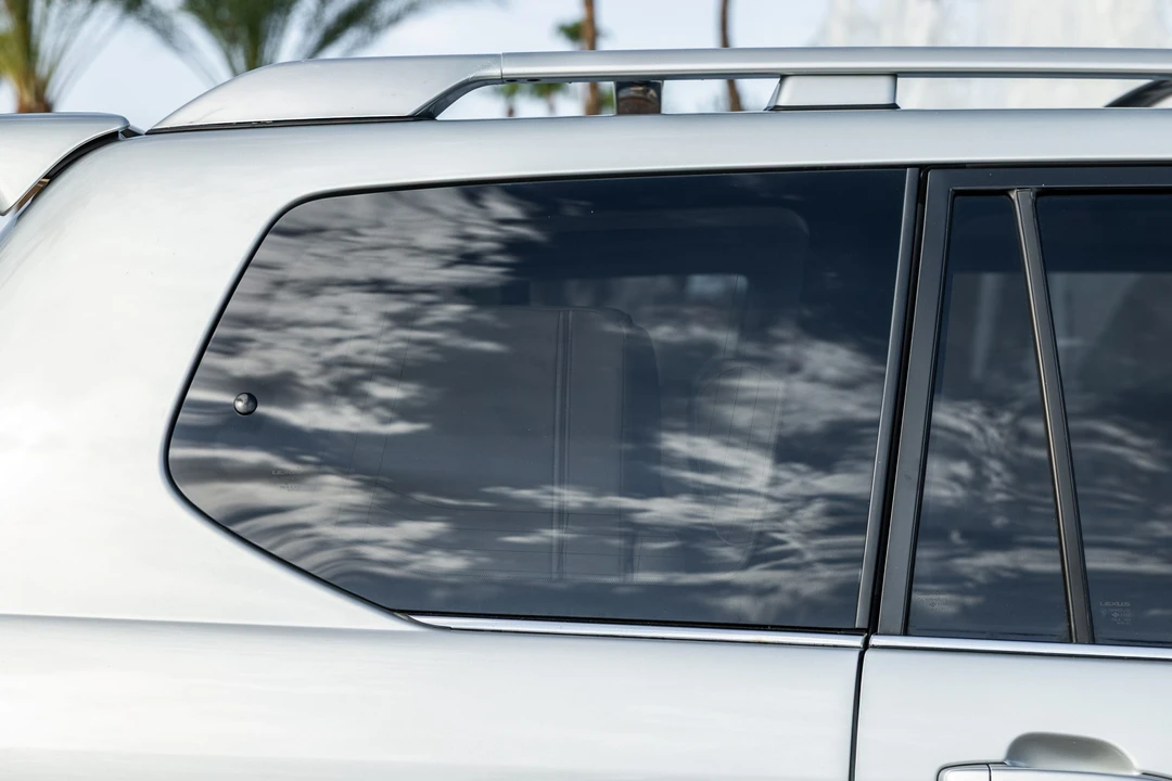 2004 Lexus GX 1st Gen - Image 26 of 31