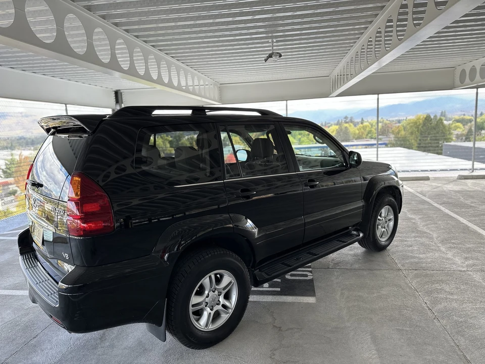 2004 Lexus GX 1st Gen - Image 21 of 31