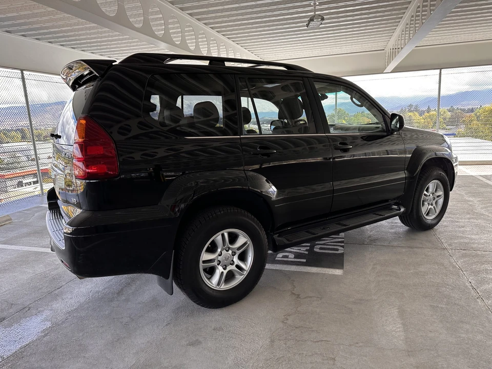 2004 Lexus GX 1st Gen - Image 19 of 31