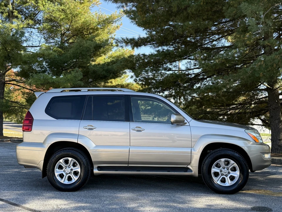 2004 Lexus GX 1st Gen - Image 28 of 31