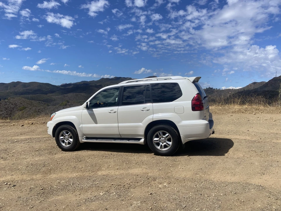 2004 Lexus GX 1st Gen - Image 15 of 31