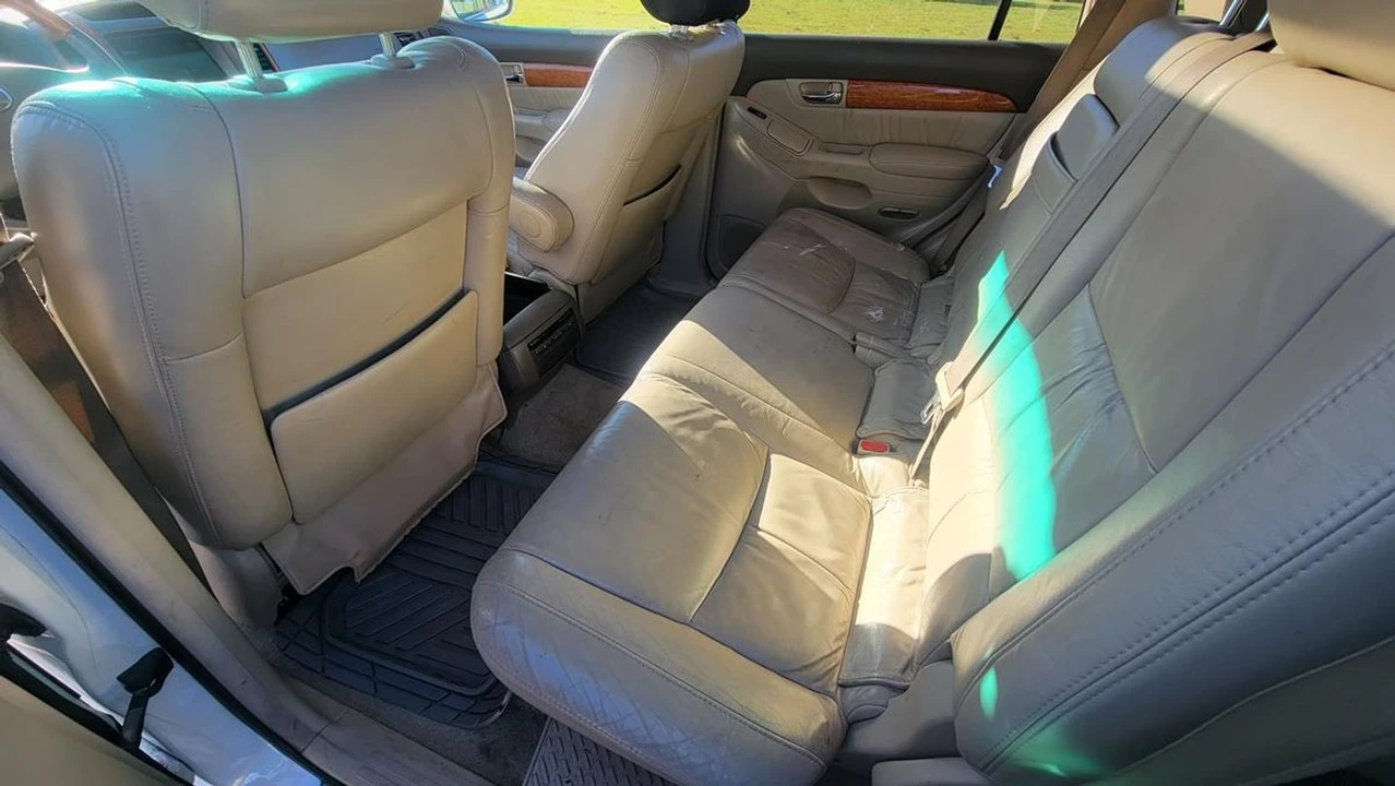 2004 Lexus GX 1st Gen - Image 5 of 7