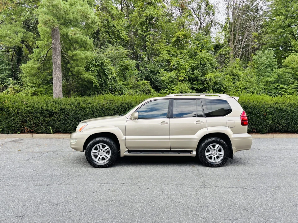 2004 Lexus GX 1st Gen - Image 21 of 31