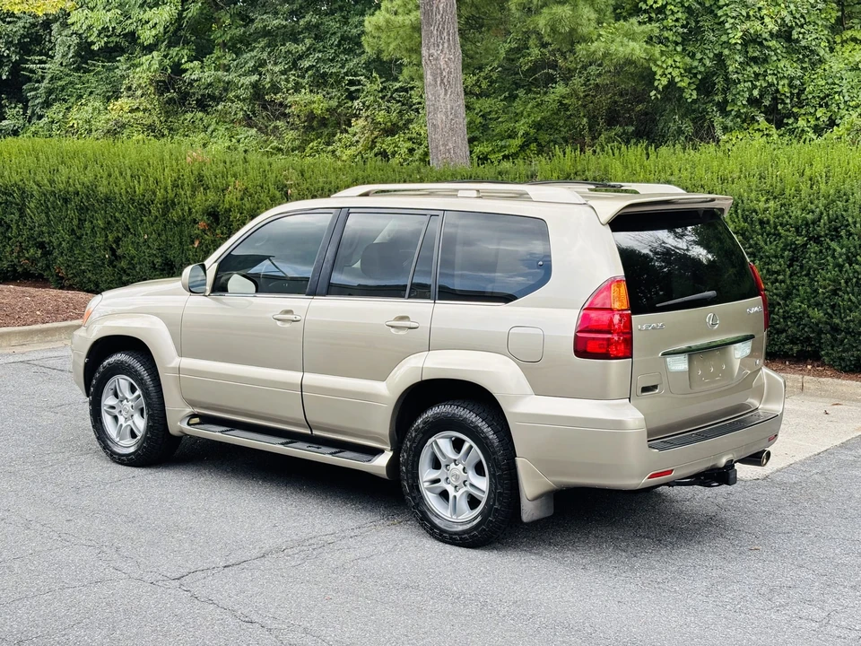 2004 Lexus GX 1st Gen - Image 24 of 31