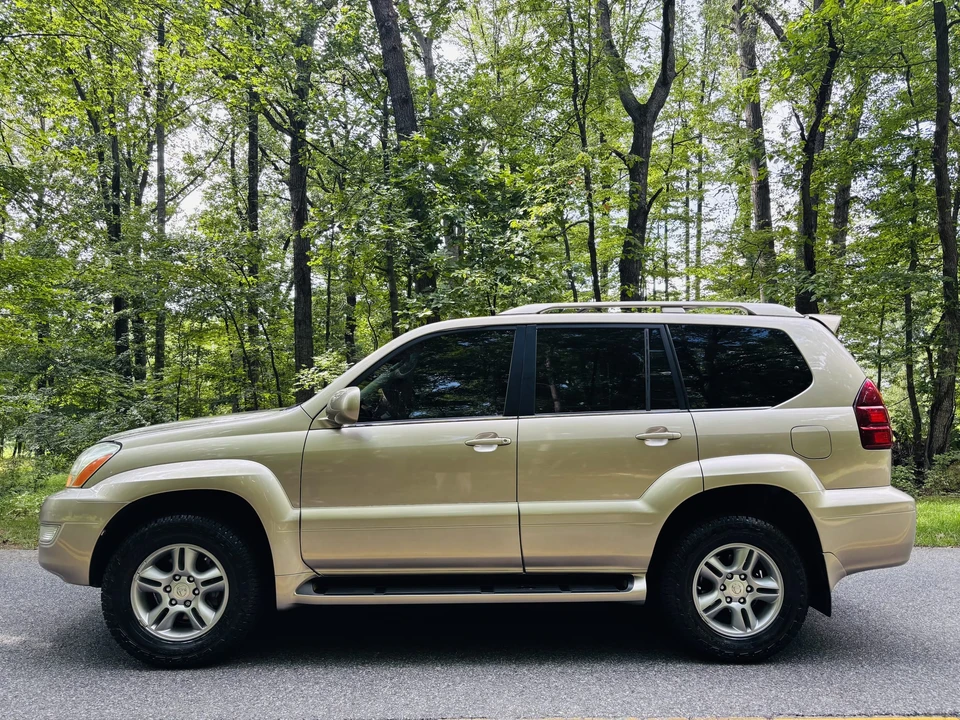 2004 Lexus GX 1st Gen - Image 17 of 31