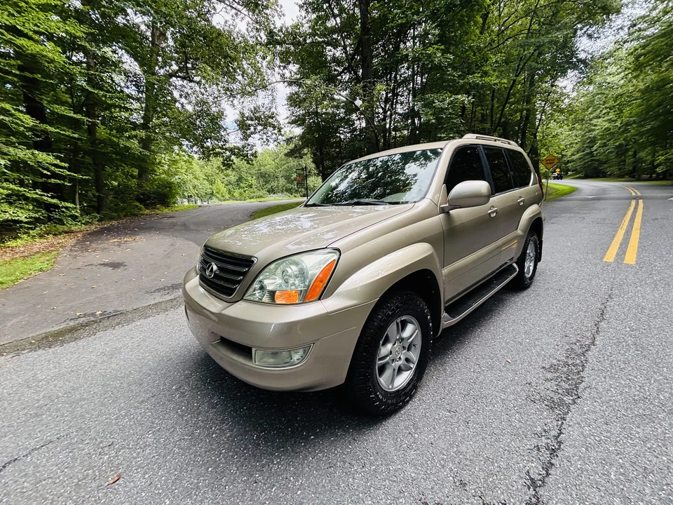2004 Lexus GX 1st Gen - Image 13 of 31