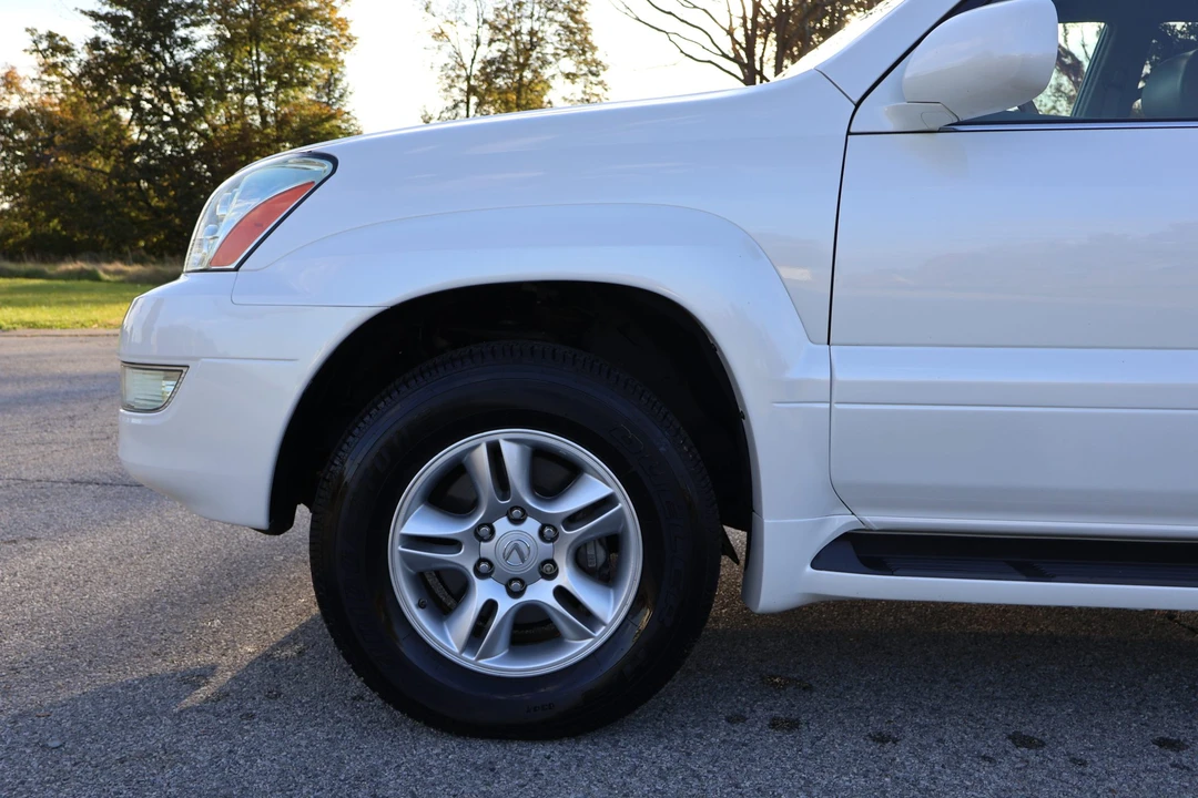 2004 Lexus GX 1st Gen - Image 28 of 31