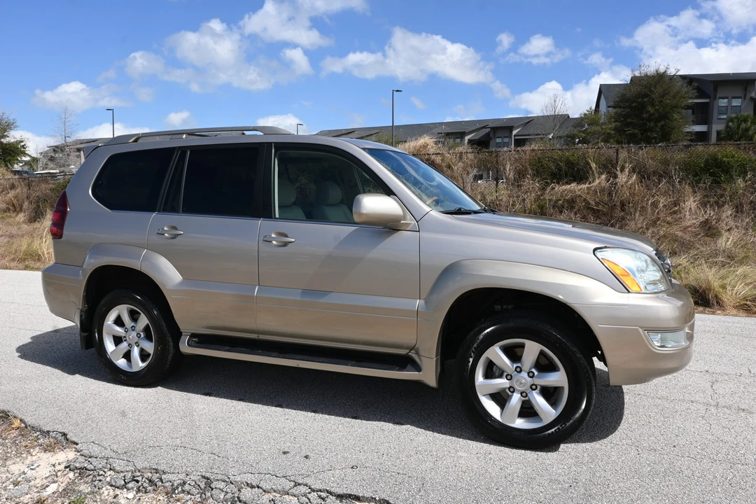 2004 Lexus GX 1st Gen - Image 23 of 31