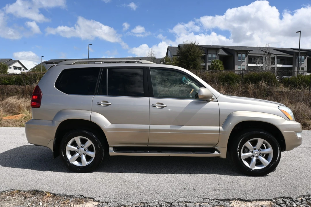 2004 Lexus GX 1st Gen - Image 24 of 31