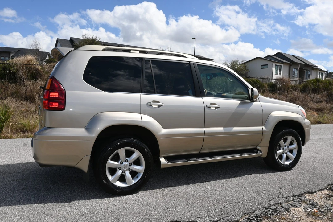 2004 Lexus GX 1st Gen - Image 25 of 31