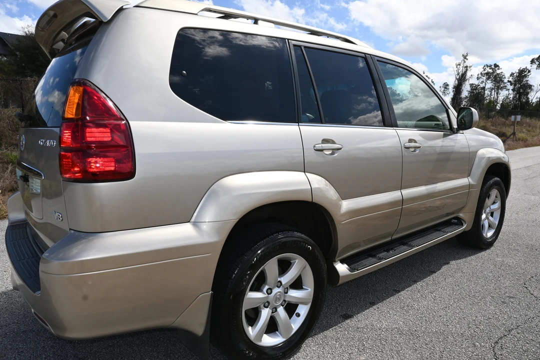 2004 Lexus GX 1st Gen - Image 27 of 31
