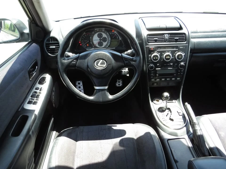 2004 Lexus IS 1st Gen - Image 8 of 18
