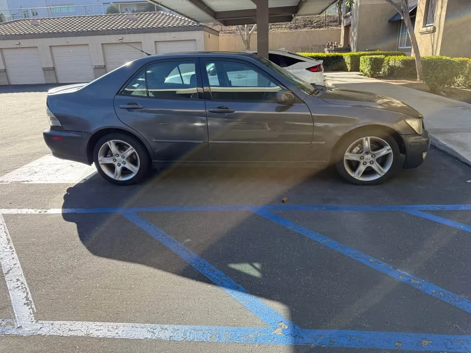 2004 Lexus IS 1st Gen - Image 6 of 11