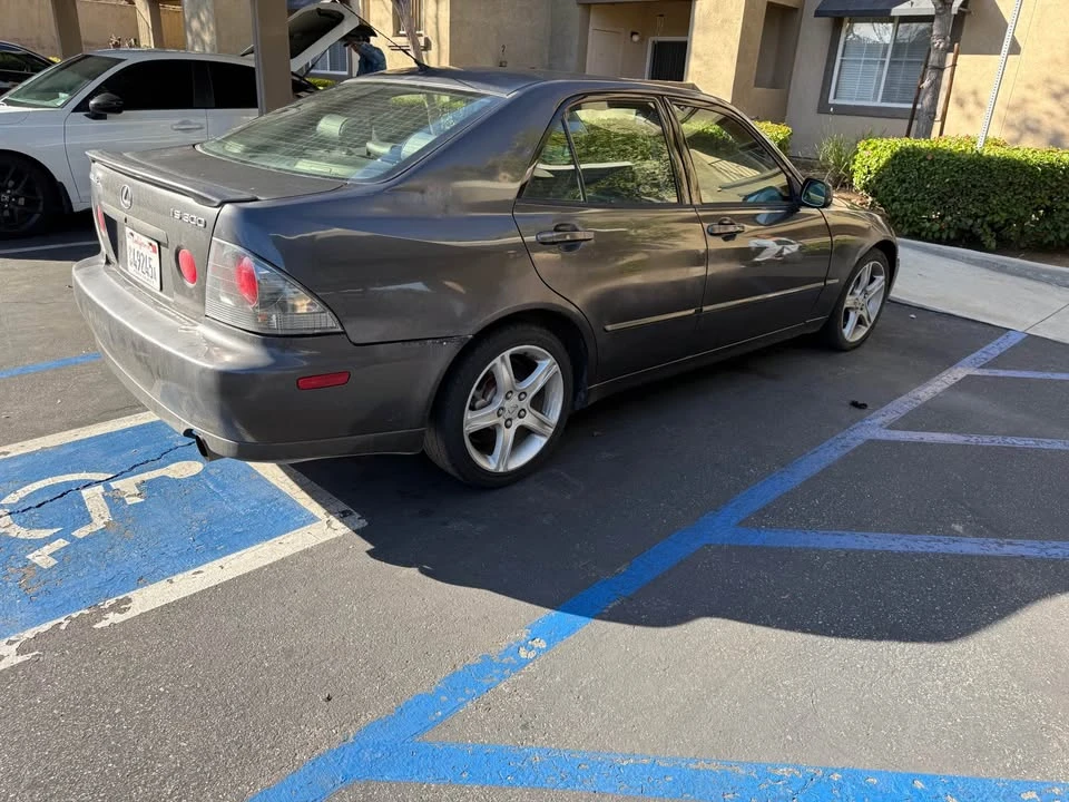 2004 Lexus IS 1st Gen - Image 5 of 11