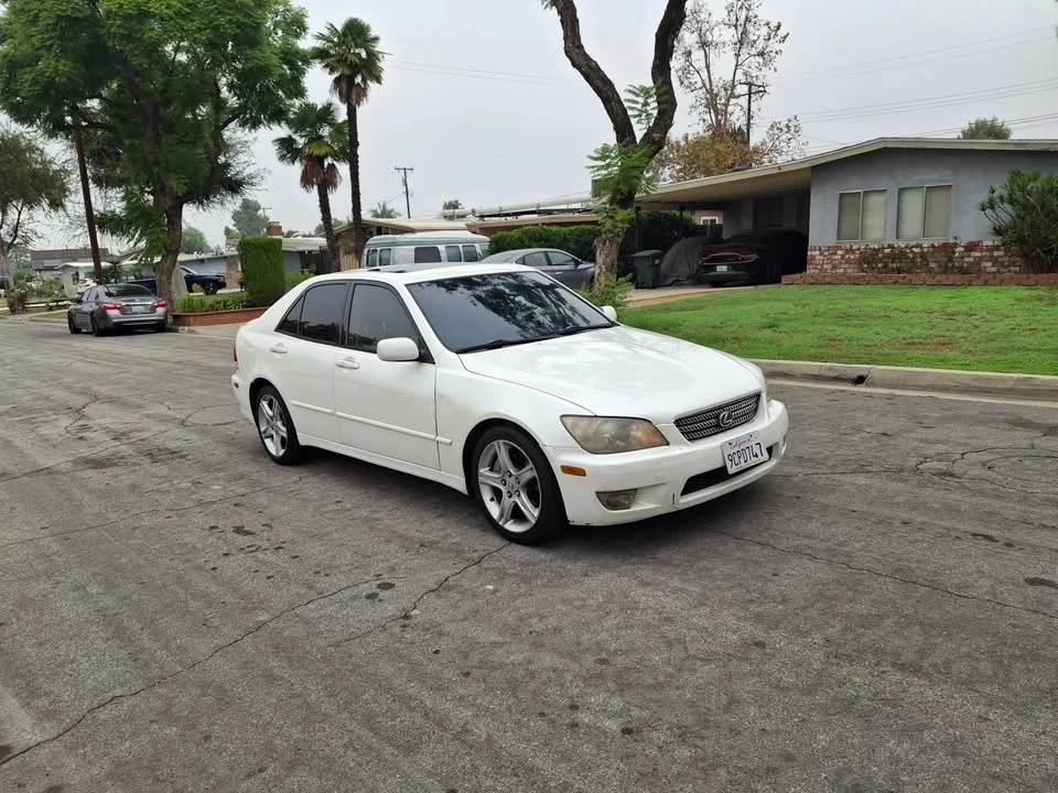 2004 Lexus IS 1st Gen - Image 2 of 5