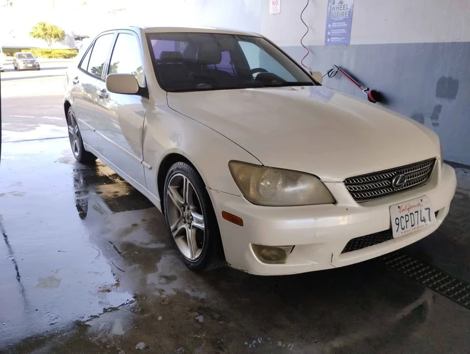 2004 Lexus IS 1st Gen - Image 5 of 8