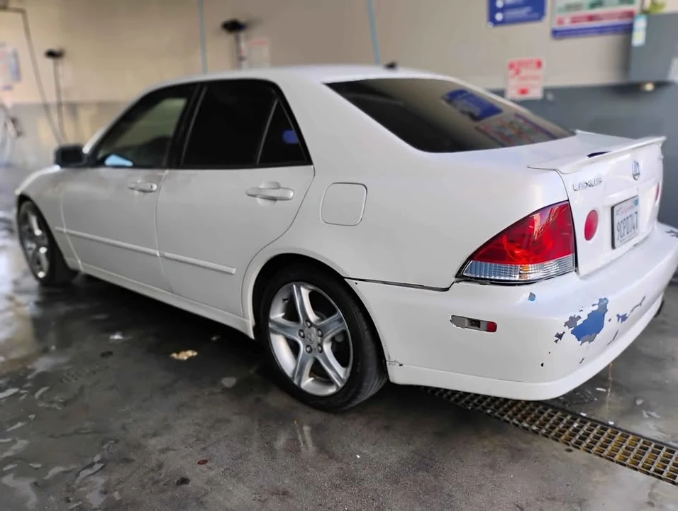 2004 Lexus IS 1st Gen - Image 4 of 8