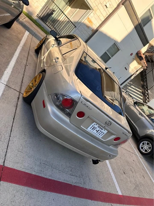 2004 Lexus IS 1st Gen - Image 2 of 2