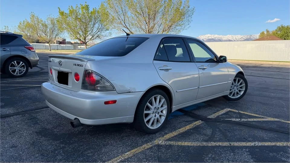 2004 Lexus IS 1st Gen - Image 8 of 20