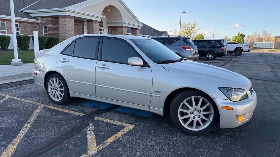 2004 Lexus IS 1st Gen - Image 11 of 20