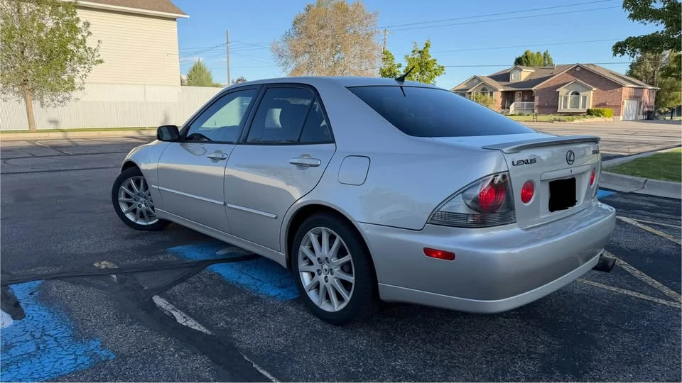 2004 Lexus IS 1st Gen - Image 5 of 20