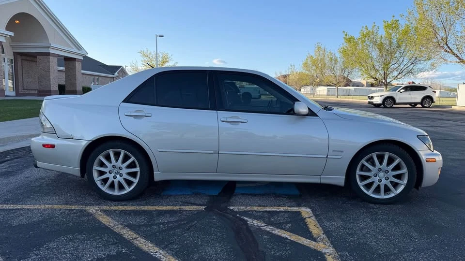 2004 Lexus IS 1st Gen - Image 10 of 20