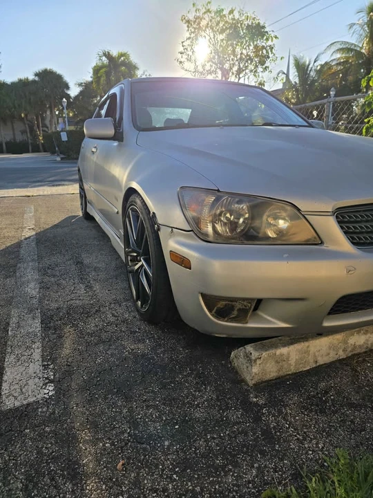 2004 Lexus IS 1st Gen - Image 13 of 14