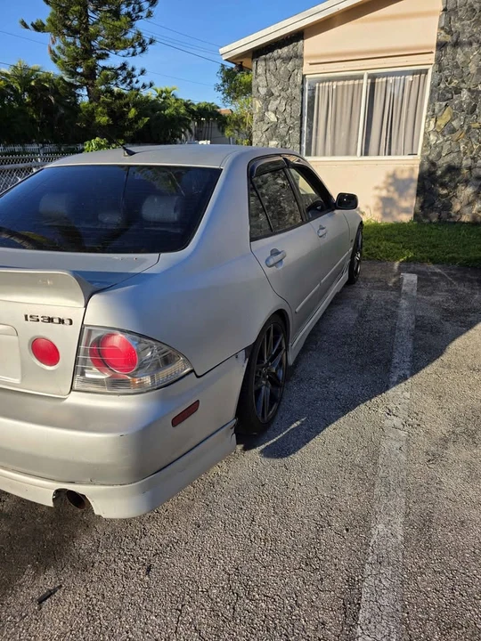 2004 Lexus IS 1st Gen - Image 11 of 14