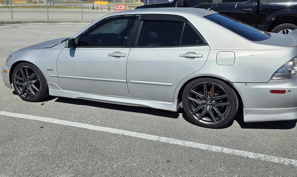 2004 Lexus IS 1st Gen - Image 4 of 14