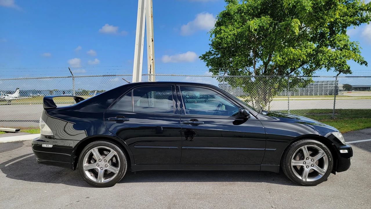 2004 Lexus IS 1st Gen - Image 11 of 31