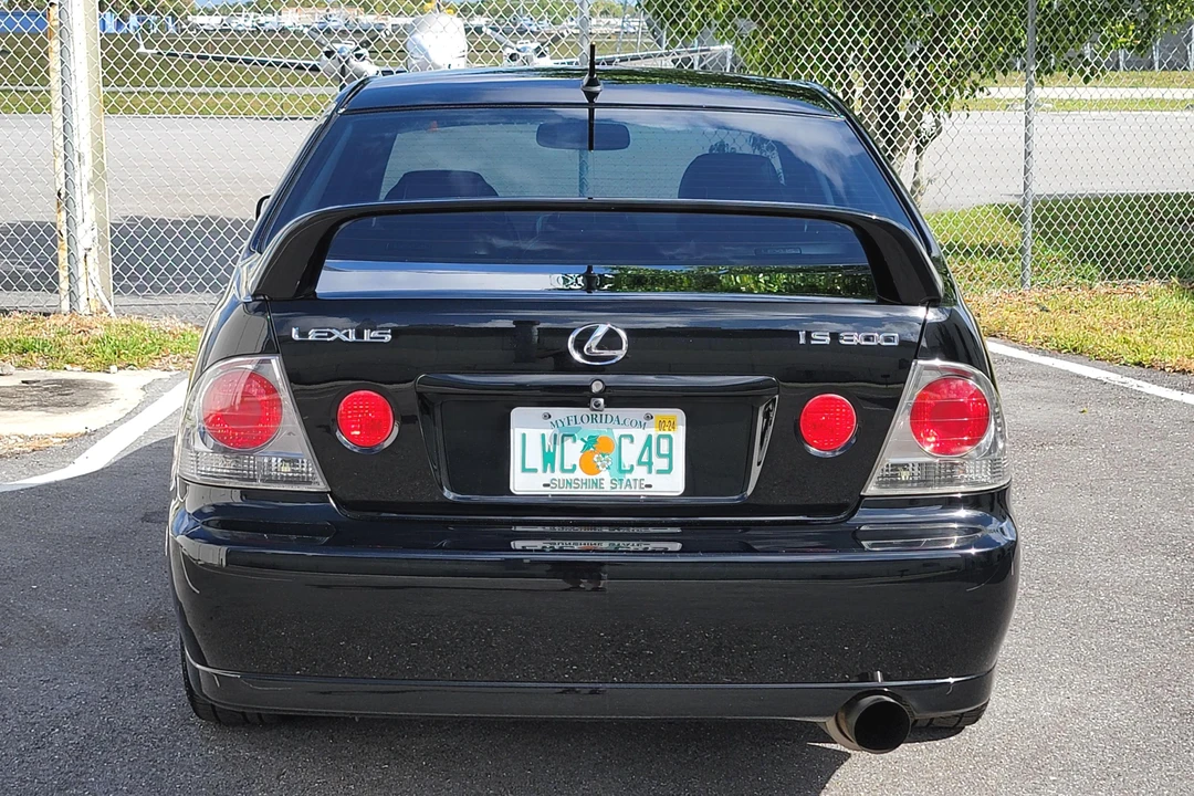 2004 Lexus IS 1st Gen - Image 4 of 31