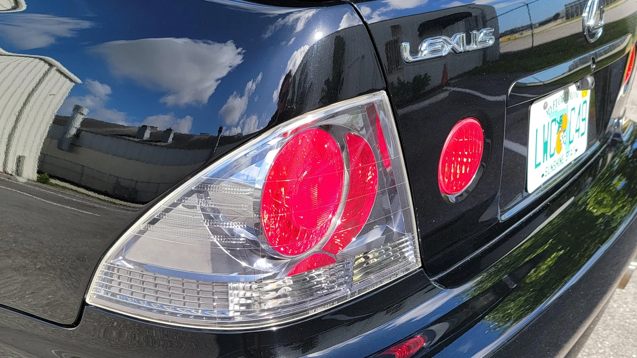 2004 Lexus IS 1st Gen - Image 20 of 31