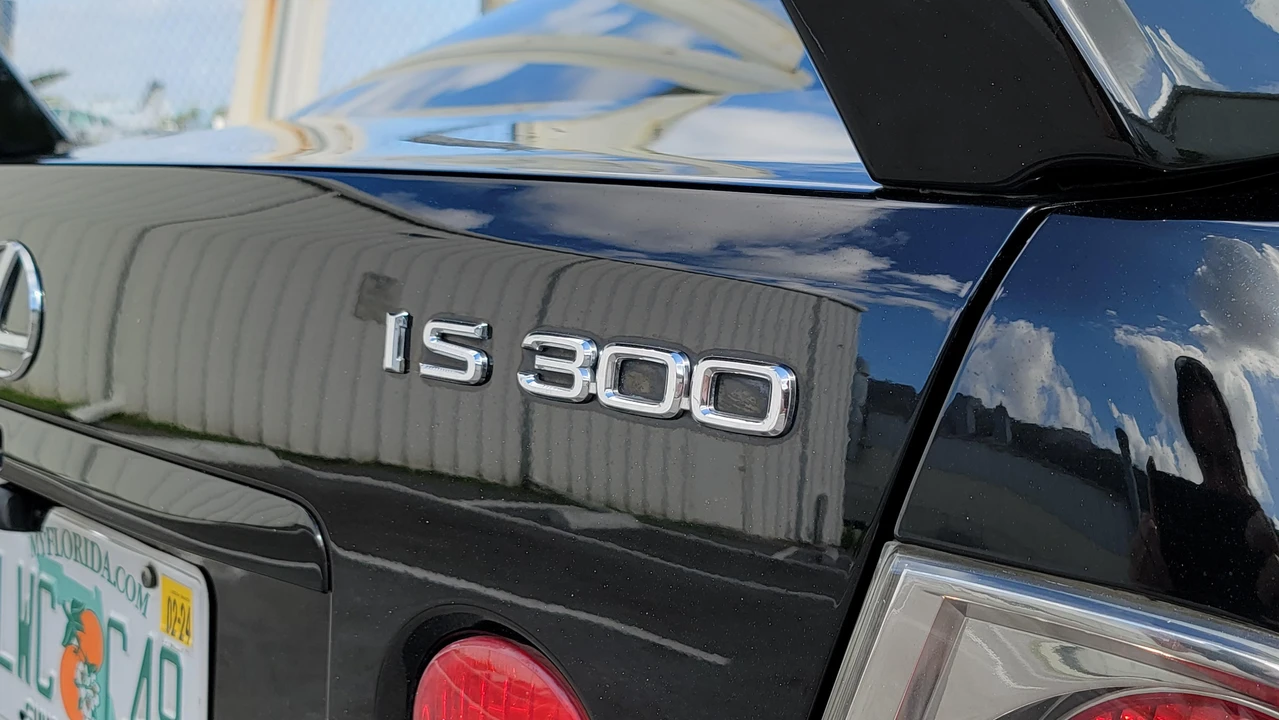 2004 Lexus IS 1st Gen - Image 22 of 31