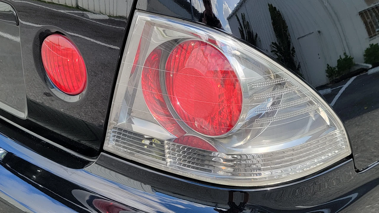2004 Lexus IS 1st Gen - Image 23 of 31