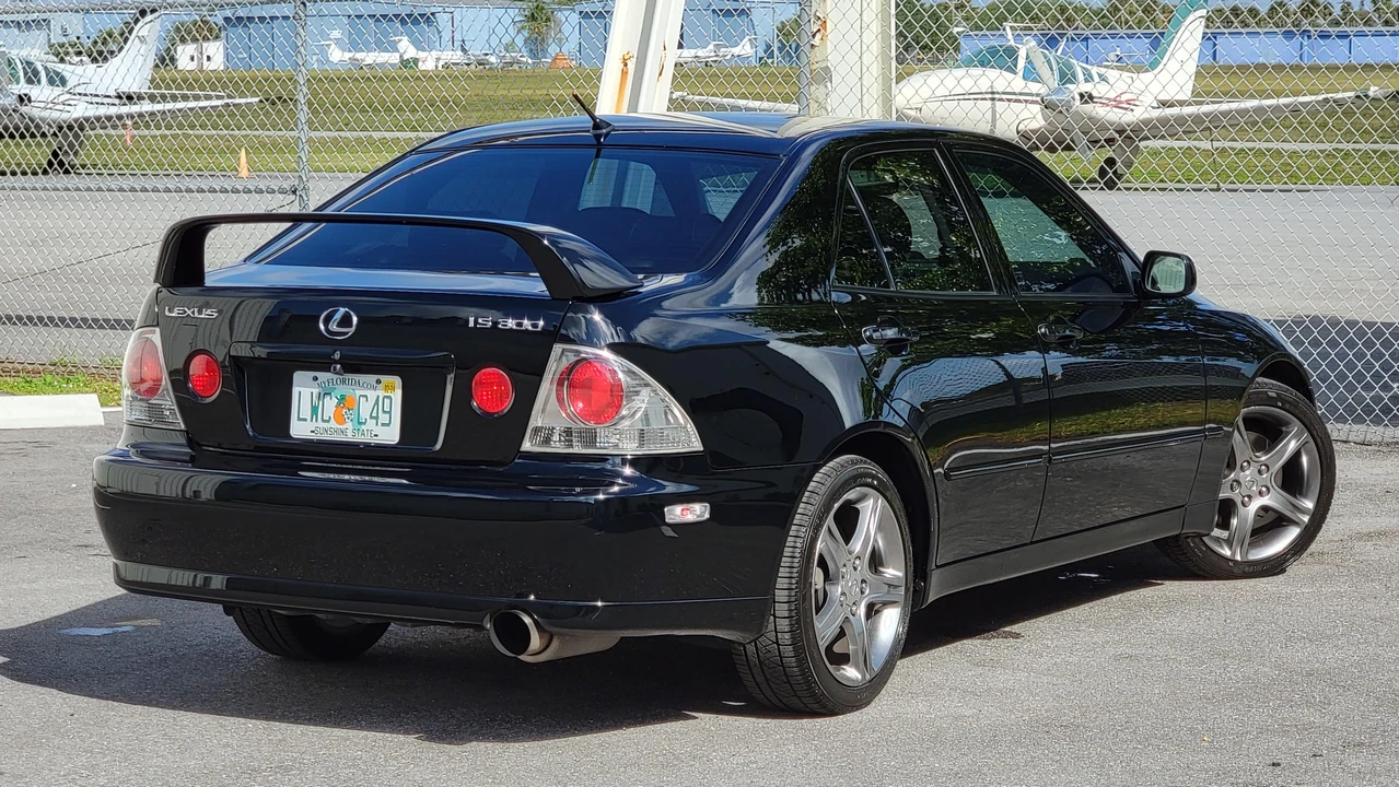 2004 Lexus IS 1st Gen - Image 9 of 31