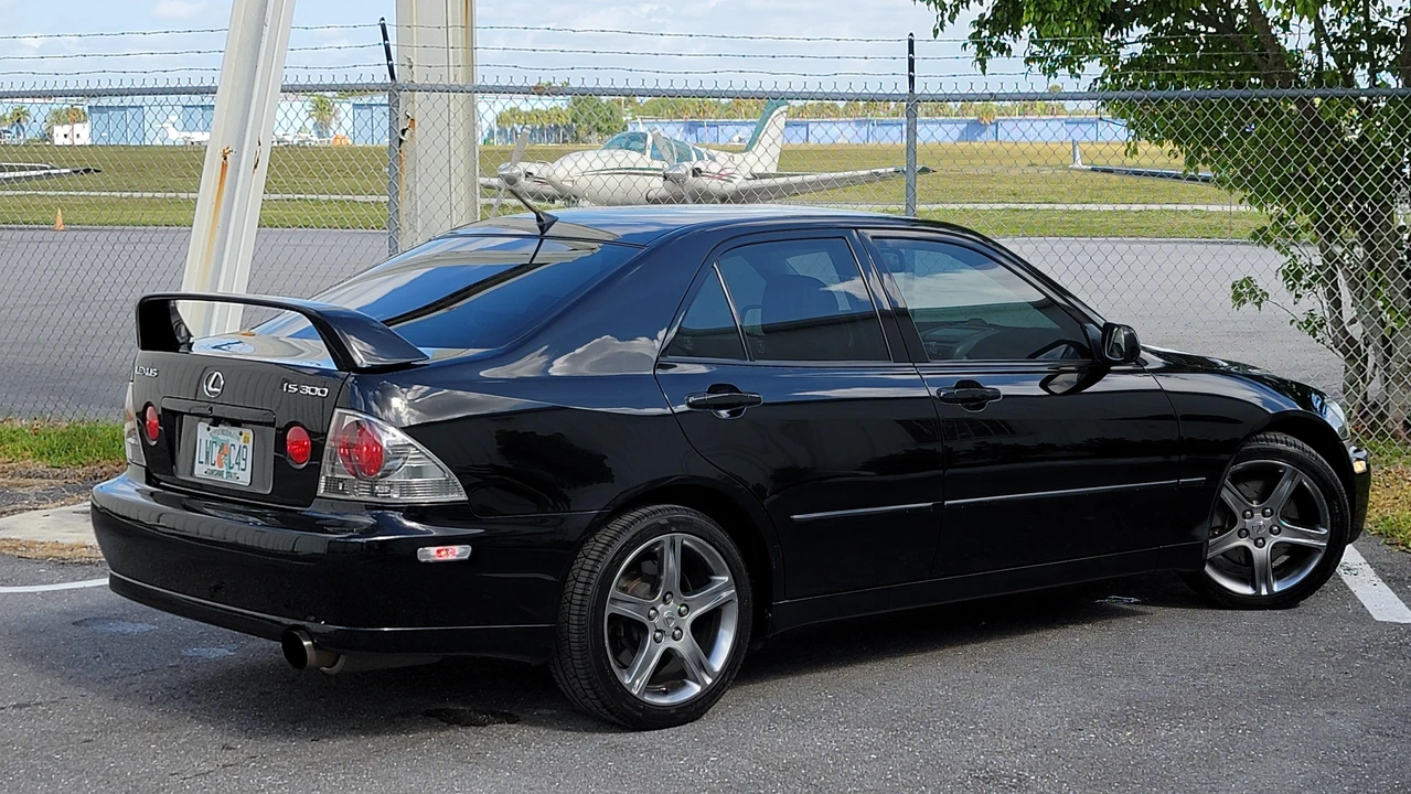 2004 Lexus IS 1st Gen - Image 10 of 31
