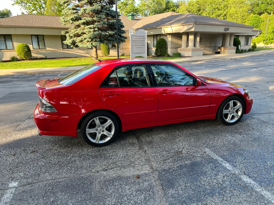2004 Lexus IS 1st Gen - Image 17 of 31