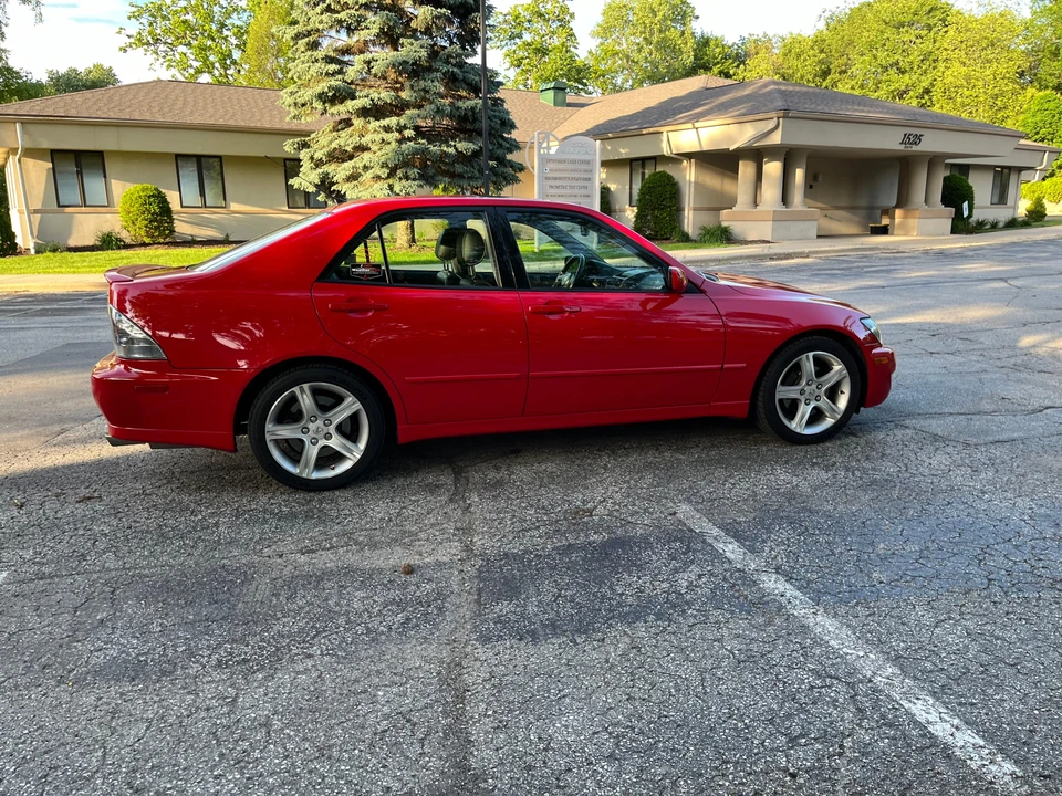 2004 Lexus IS 1st Gen - Image 18 of 31