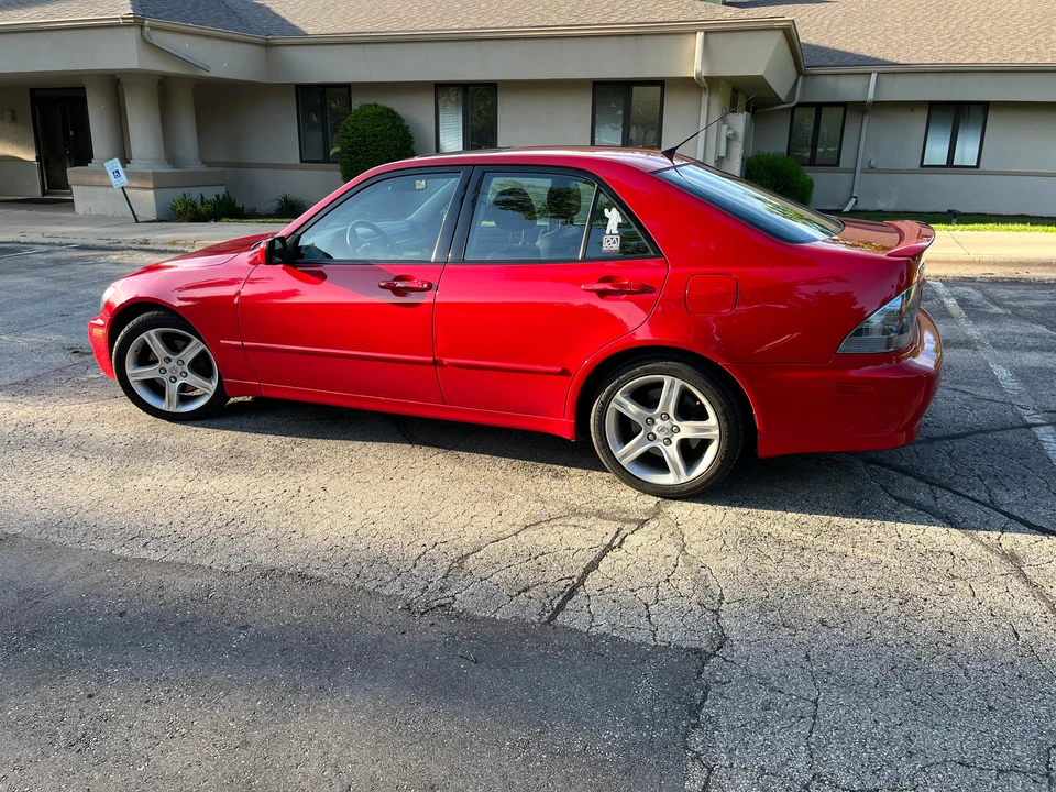 2004 Lexus IS 1st Gen - Image 11 of 31