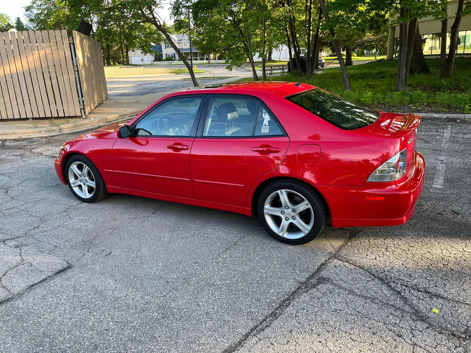 2004 Lexus IS 1st Gen - Image 10 of 31