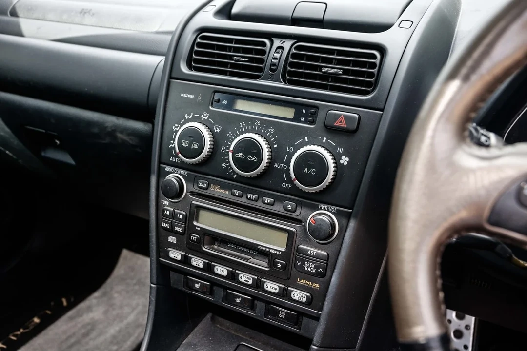 2004 Lexus IS 1st Gen - Image 21 of 30