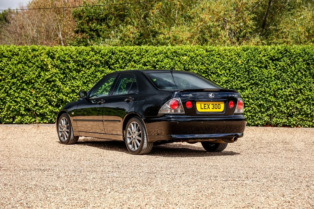 2004 Lexus IS 1st Gen - Image 4 of 30