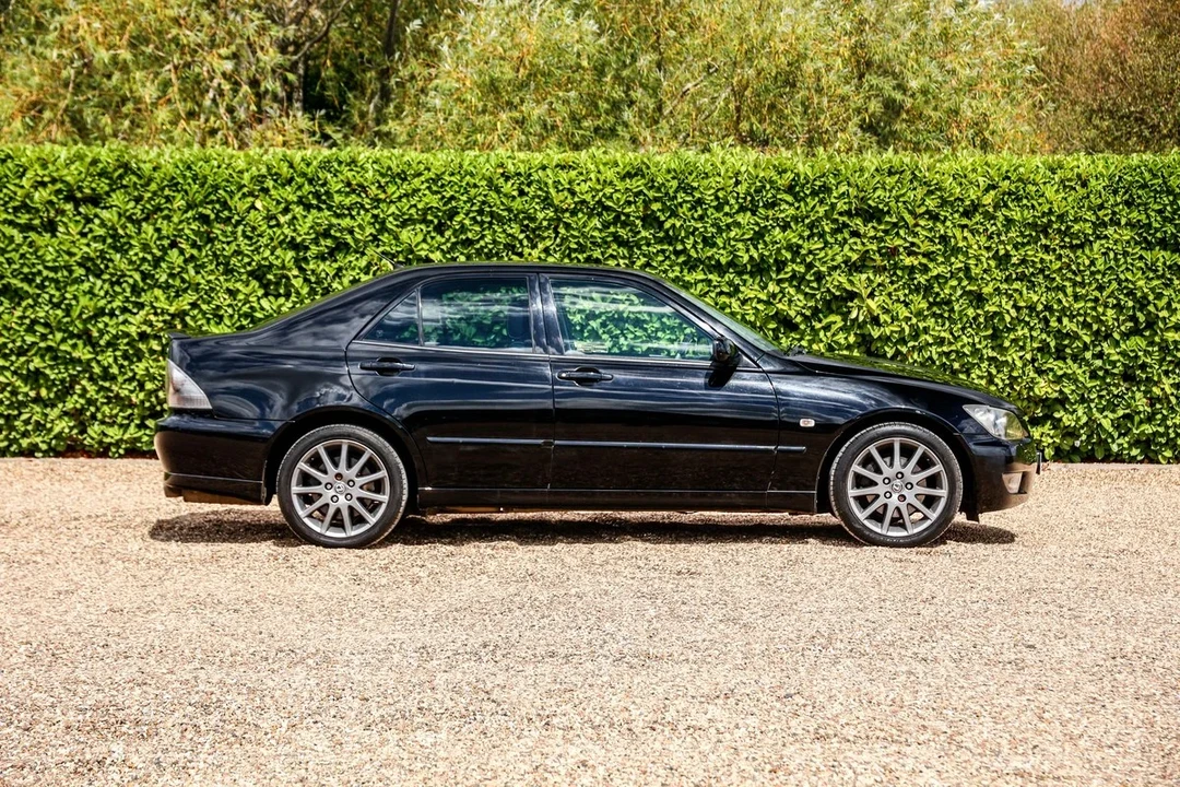 2004 Lexus IS 1st Gen - Image 7 of 30