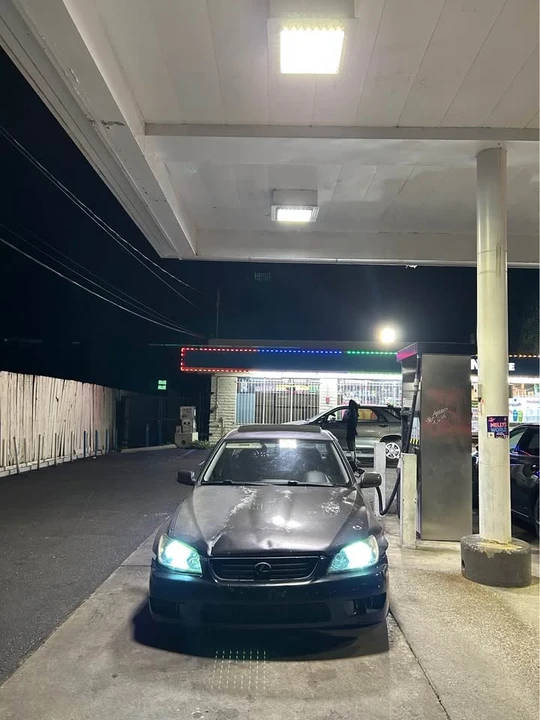 2004 Lexus IS 1st Gen - Image 2 of 15