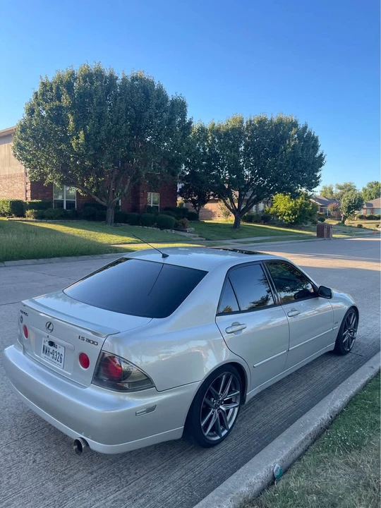 2004 Lexus IS 1st Gen - Image 3 of 4