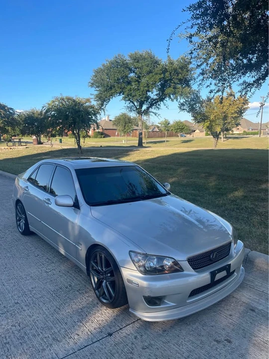 2004 Lexus IS 1st Gen - Image 2 of 4