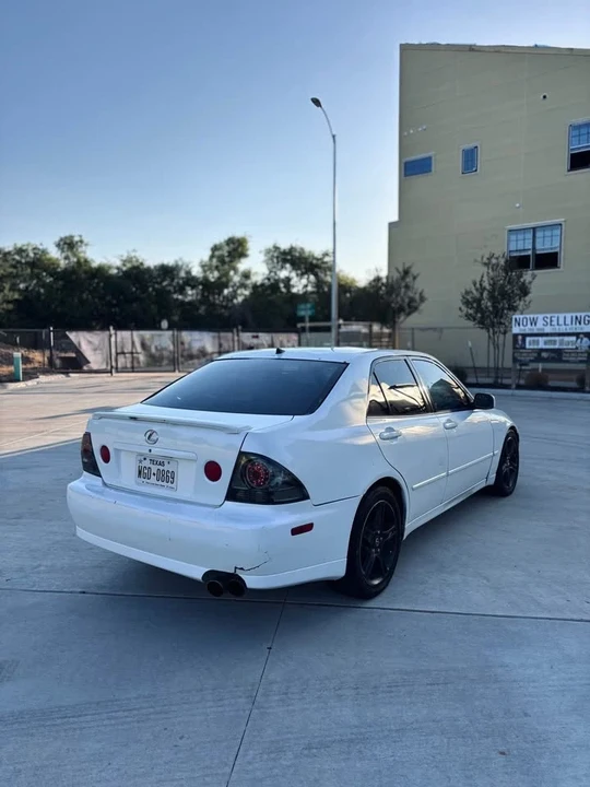 2004 Lexus IS 1st Gen - Image 5 of 12