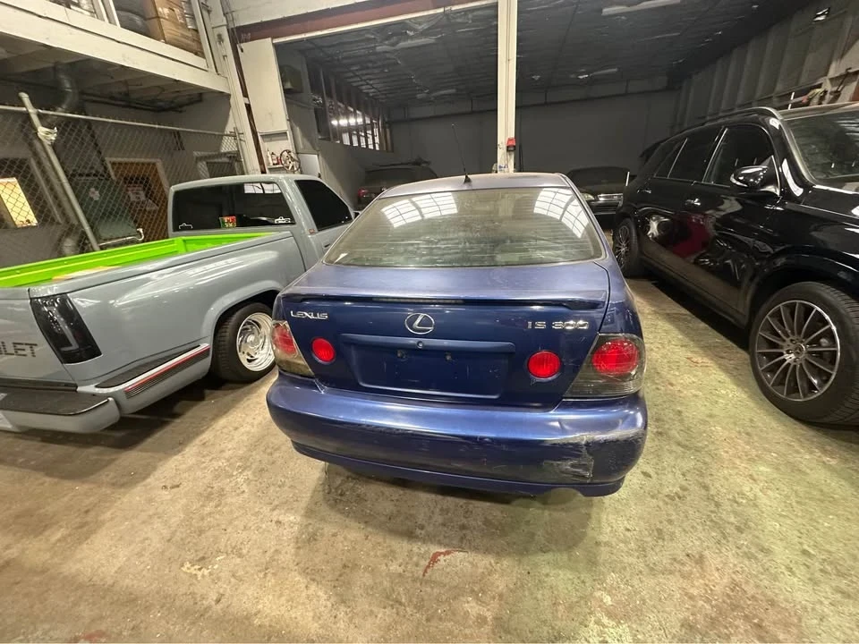 2004 Lexus IS 1st Gen - Image 4 of 19