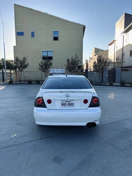 2004 Lexus IS 1st Gen - Image 4 of 12